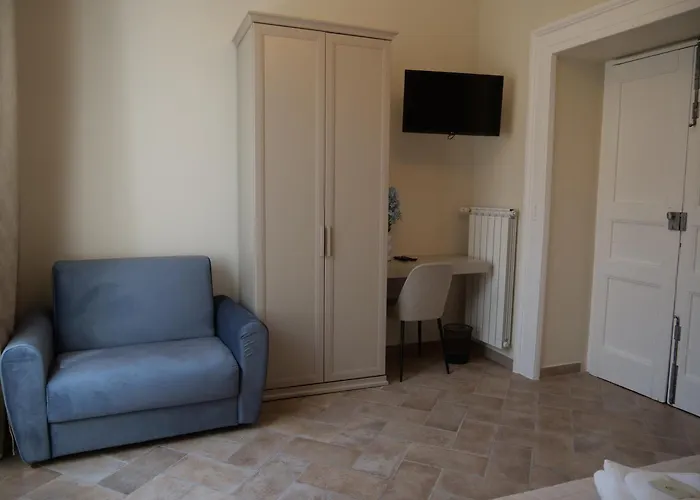 Lucchese * SantʼAgata deʼ Goti